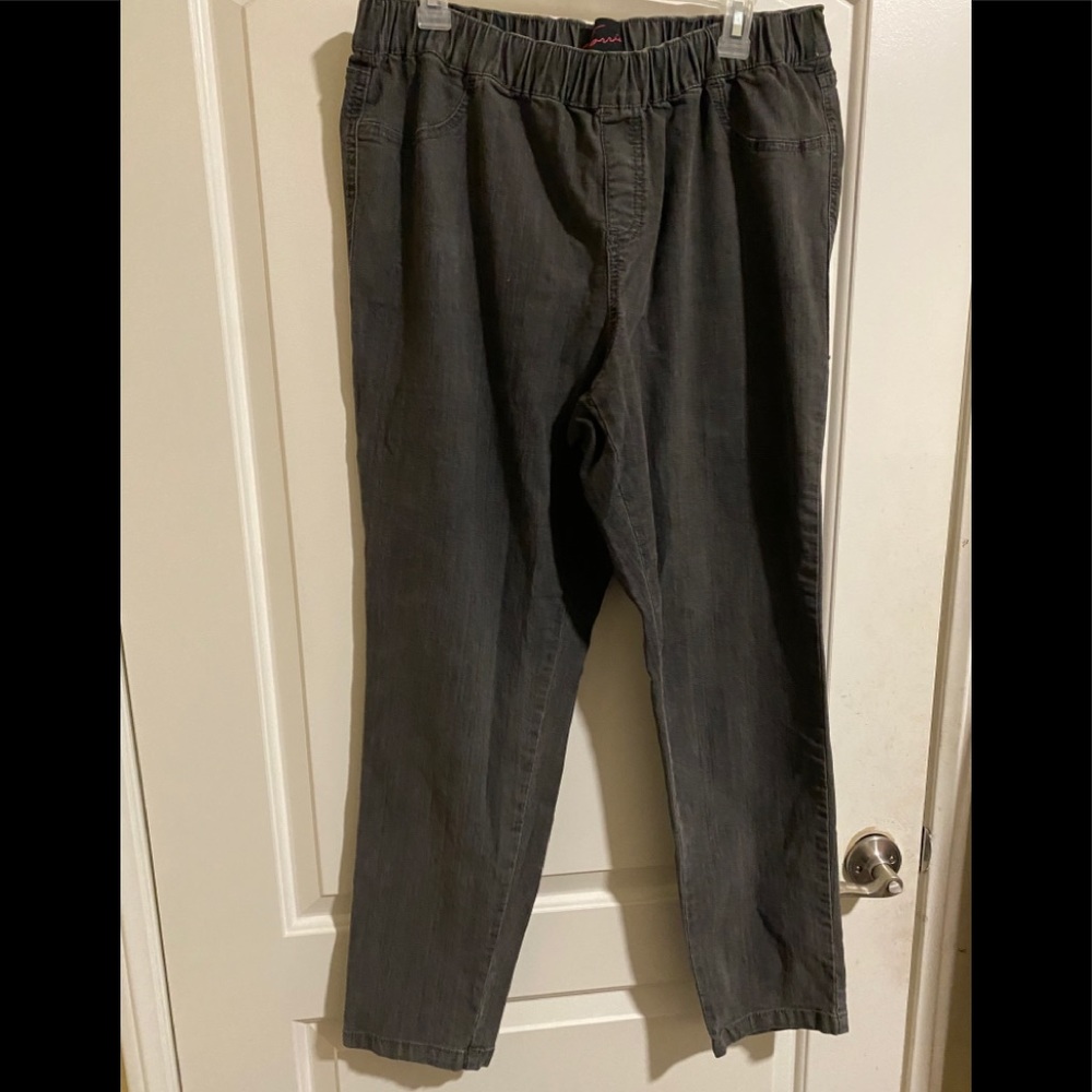 Torrid grey wash jeggings never worn no tag